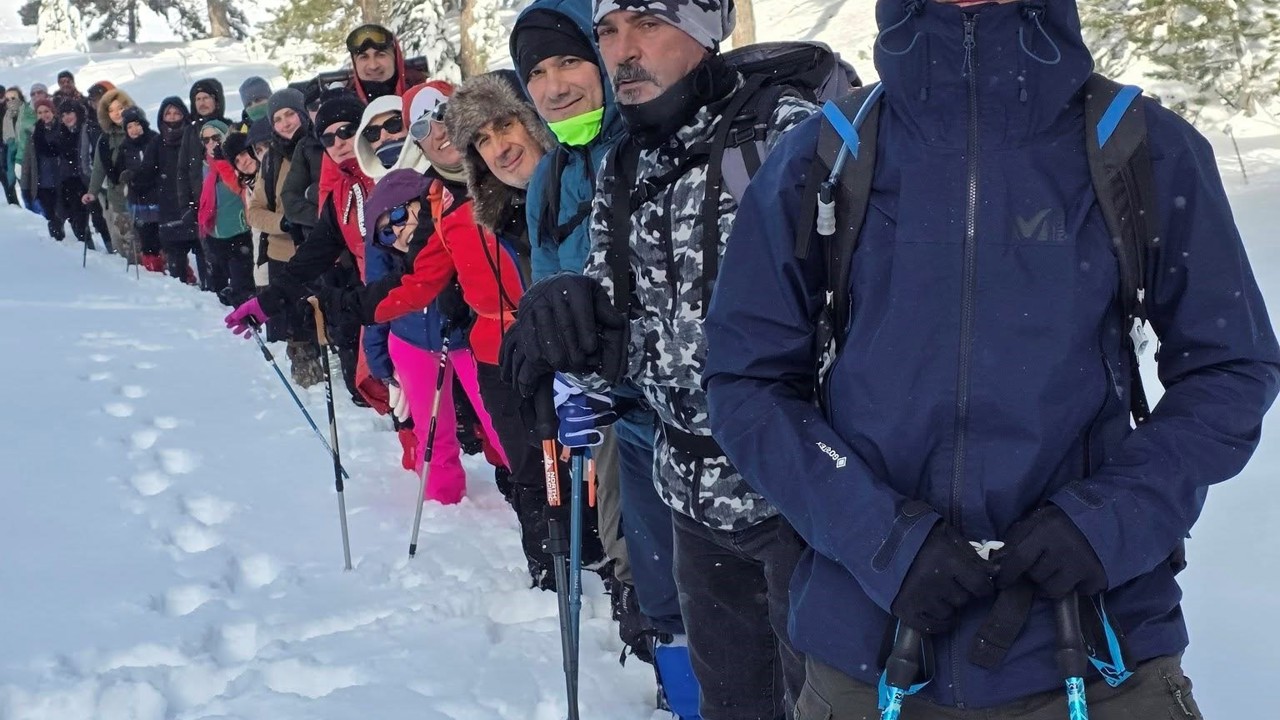 Gediz Murat Dağı Termal ve Kayak Merkezinde kar yürüyüşü

