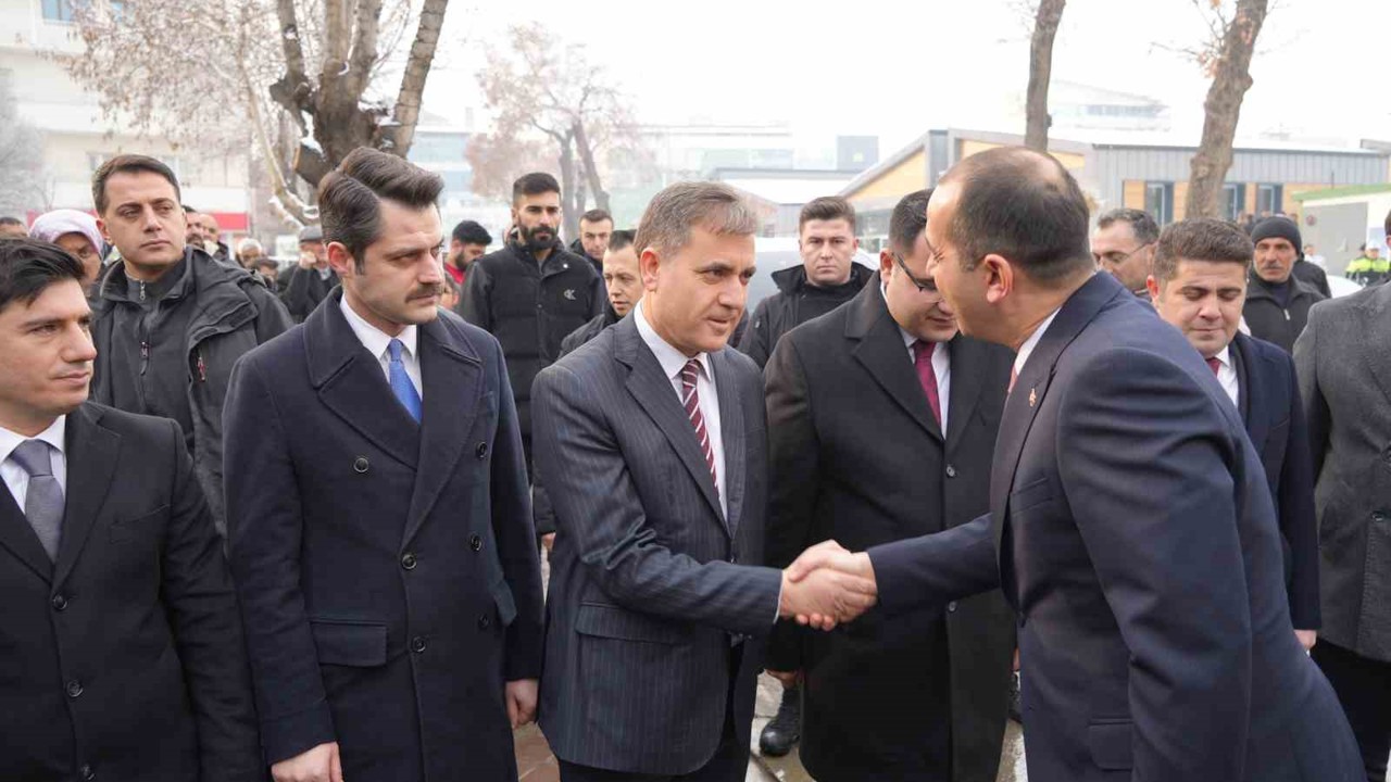 Vali Taşolar, görevine başladı
