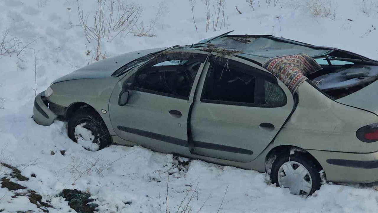 Adilcevaz’da otomobil takla attı: 5 yaralı
