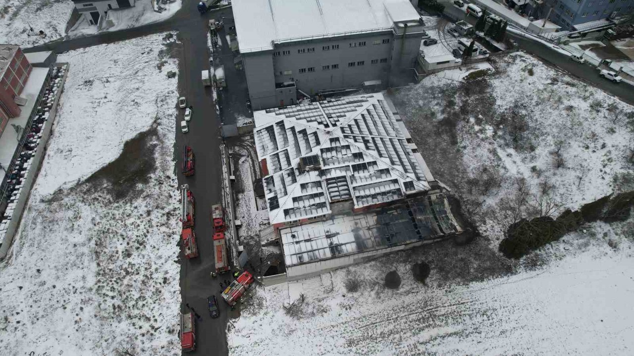 Arnavutköy’de plastik fabrikasında yangın
