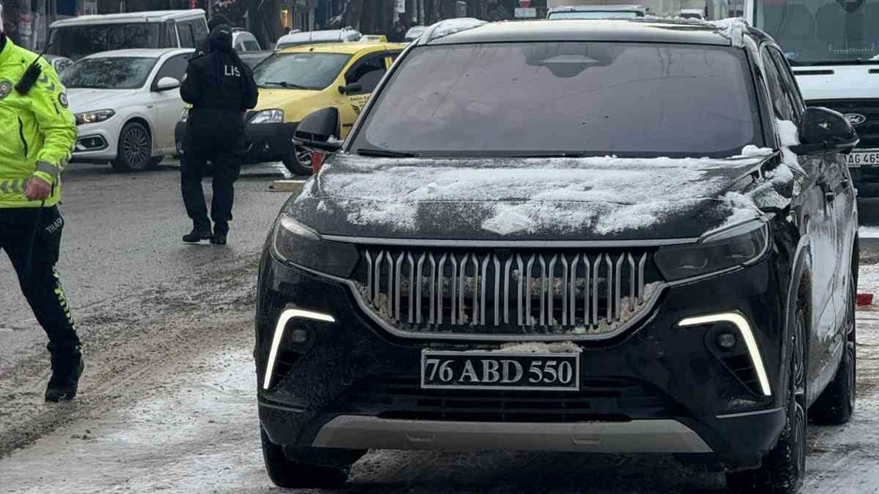 Tuzluca Belediye Başkanı’nın ABD plakalı aracı Iğdır’da tartışmaya neden oldu
