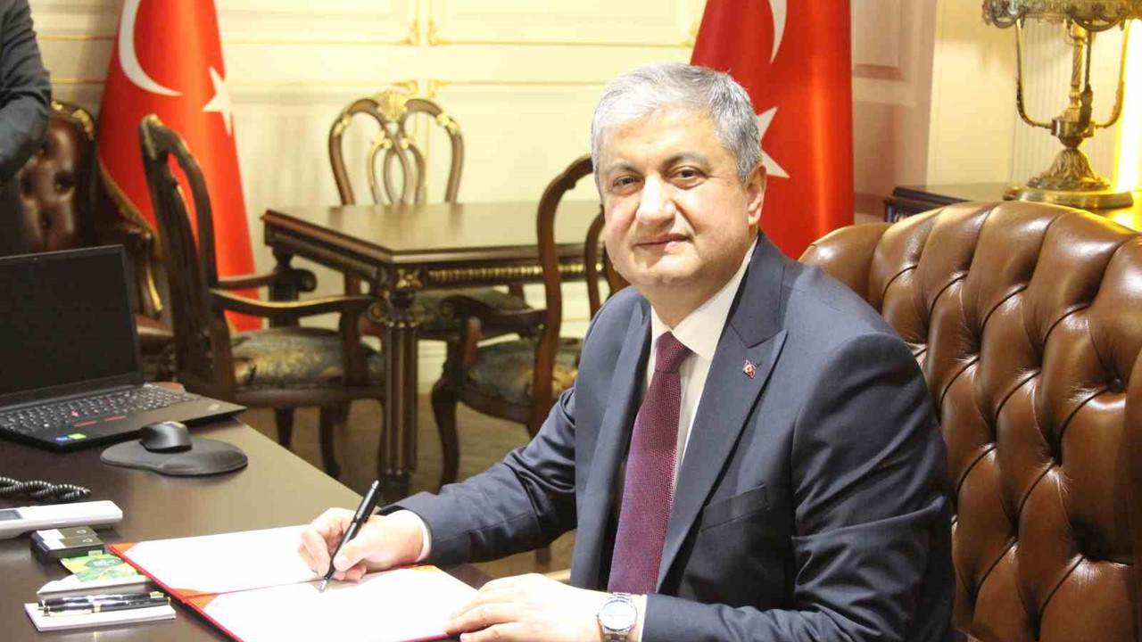 Adana Valisi göreve başladı, ilk mesajı suç işleyenlere oldu
