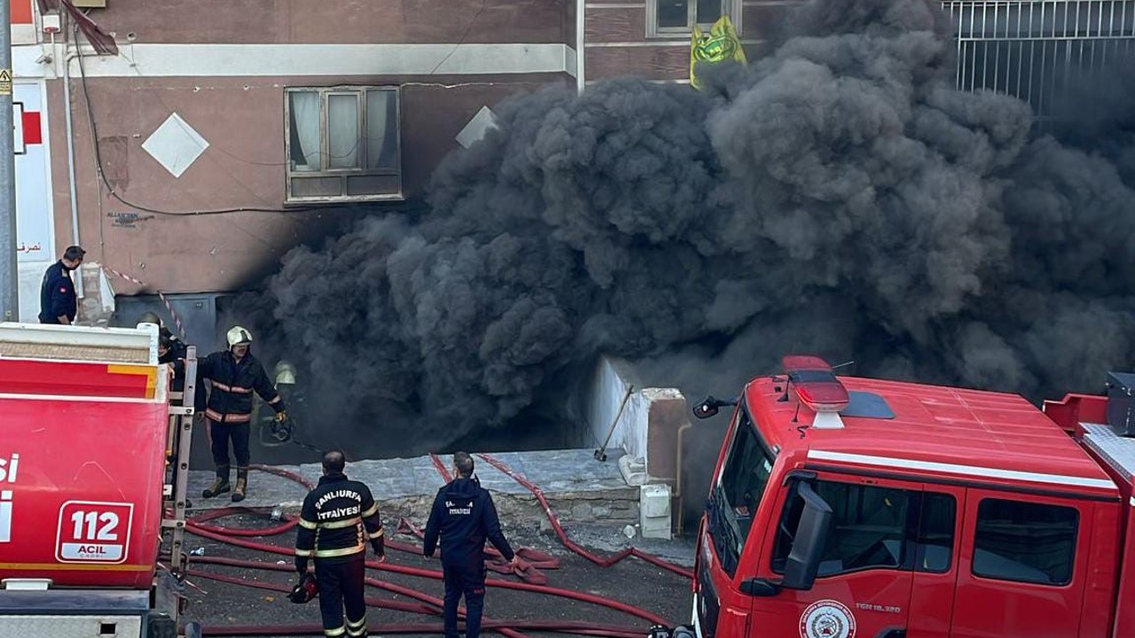 Şanlıurfa’da koltuk ve yatak üretimi yapılan atölyede korkutan yangın
