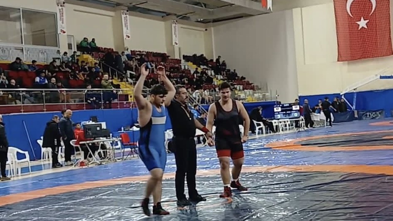 Milli güreşçi Mustafa Can Düzgün, Türkiye Şampiyonası biletini kaptı
