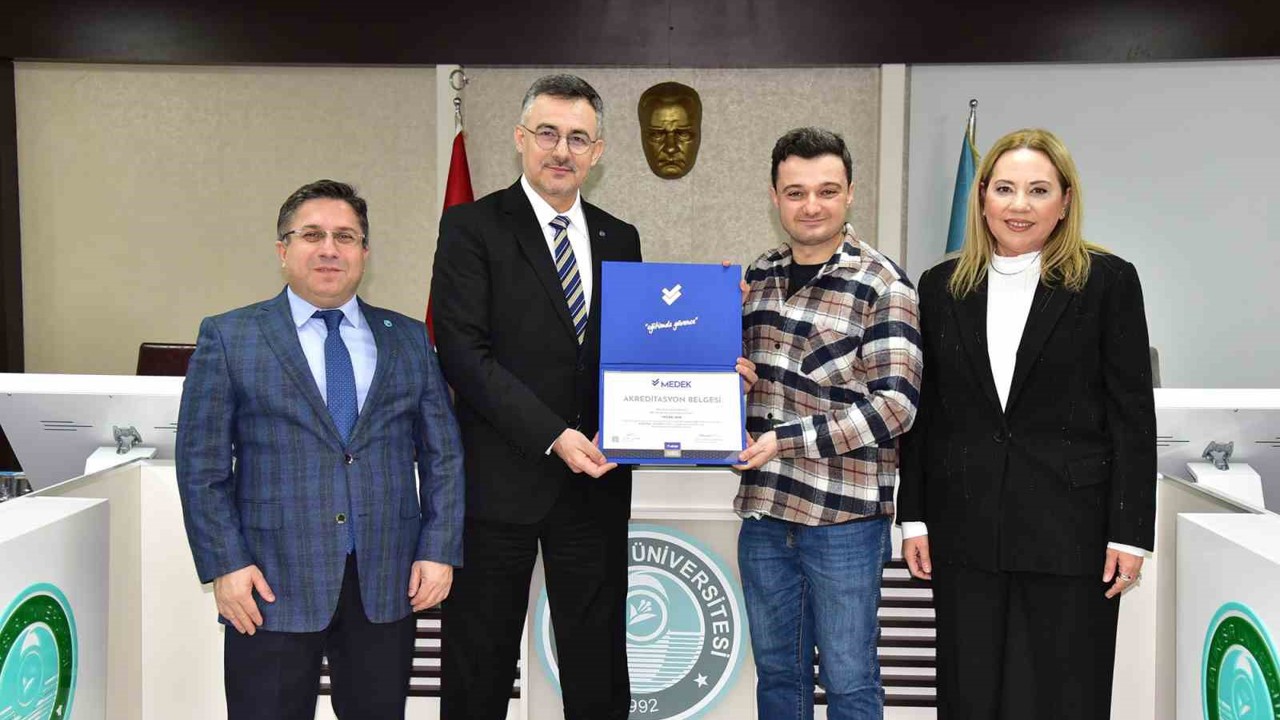 MEDEK akreditasyon belgeleri törenle takdim edildi
