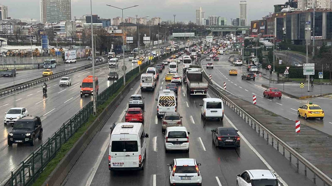 Anadolu Yakası’nda trafik yoğunluğu yüzde 60’a ulaştı
