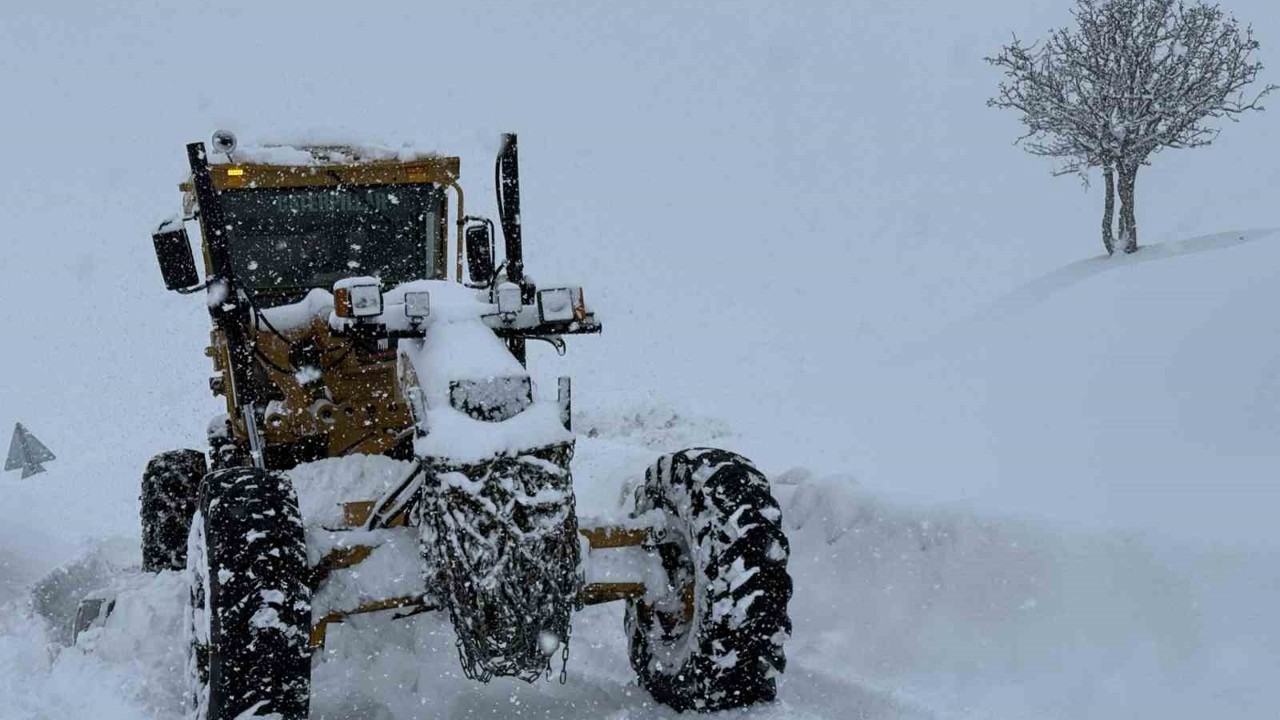Muş’ta 176 köy yolu ulaşıma kapandı, ekipler hastalar için seferber oldu
