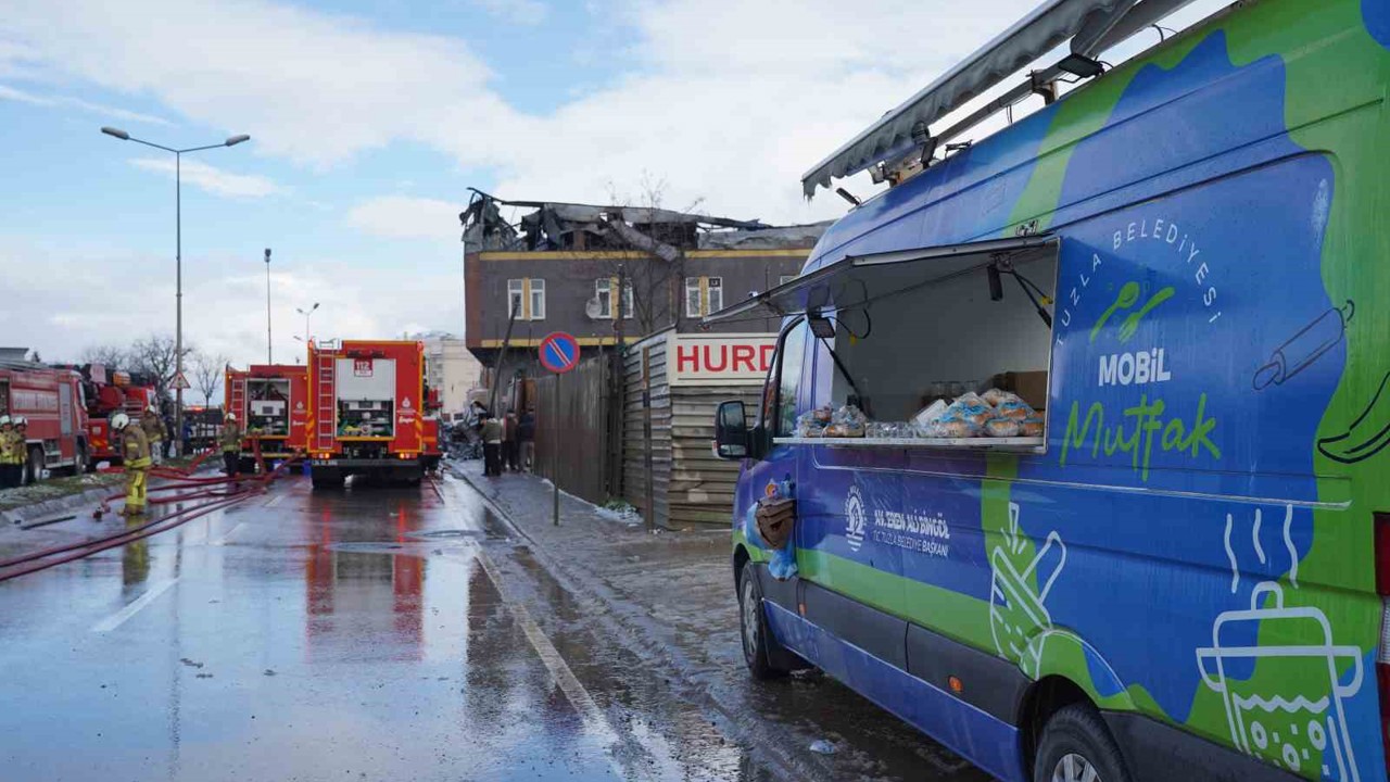 Tuzla Belediyesi’nden yangından etkilenen vatandaşlara destek
