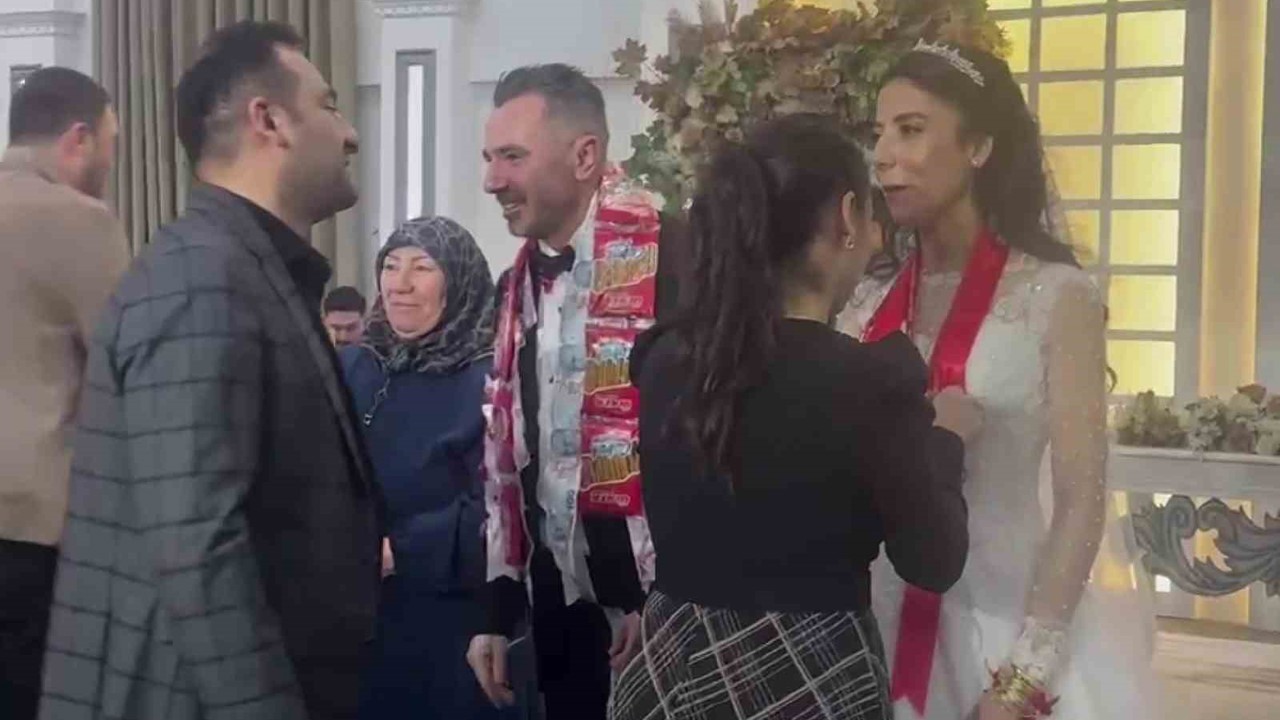 Damada takı yerine çubuk kraker taktılar
