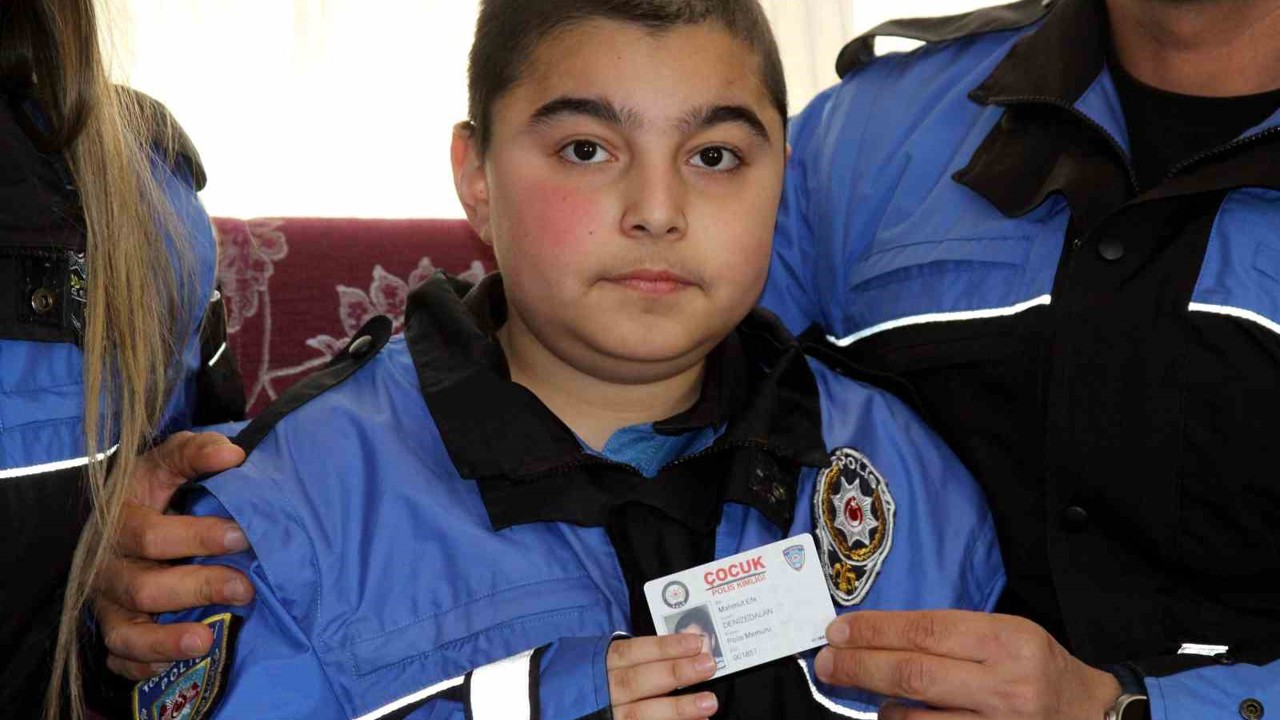 Hayaline kavuştu polis oldu
