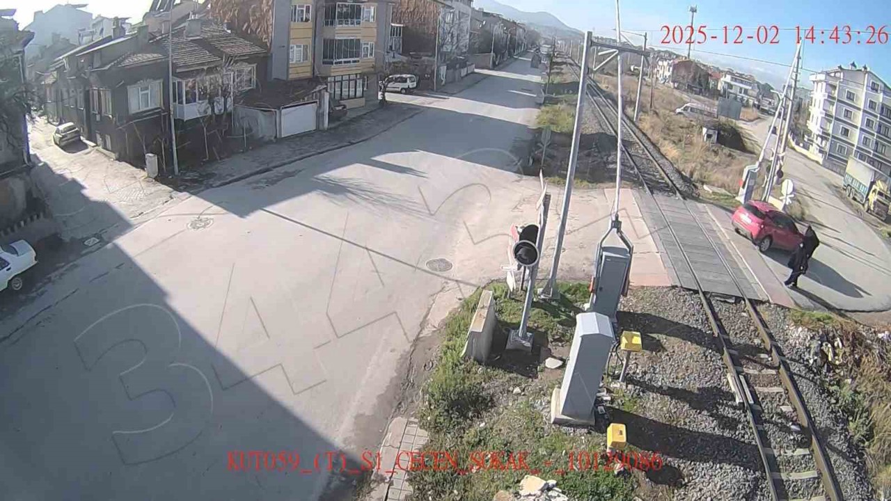 Kütahya’da dikkatsizliğin sebep olduğu kazalar kameraya yansıdı
