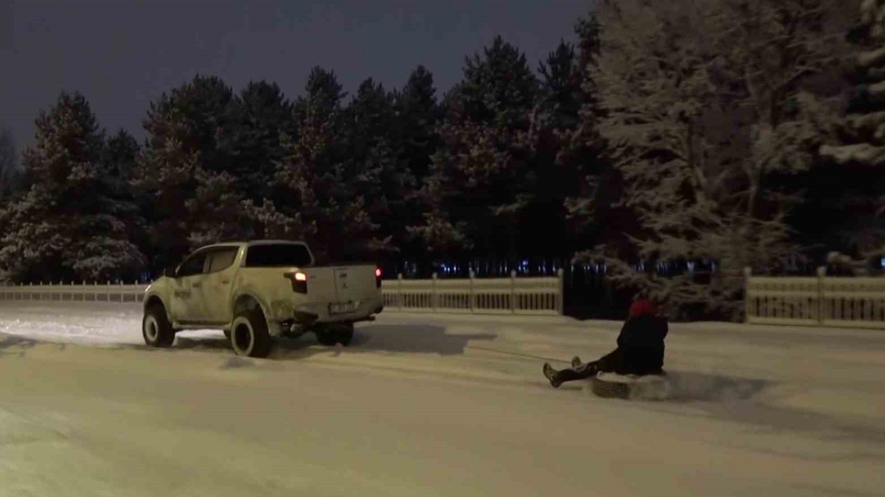 Erzurum’da off-roadçuların lastik ve kızaklı kar keyfi
