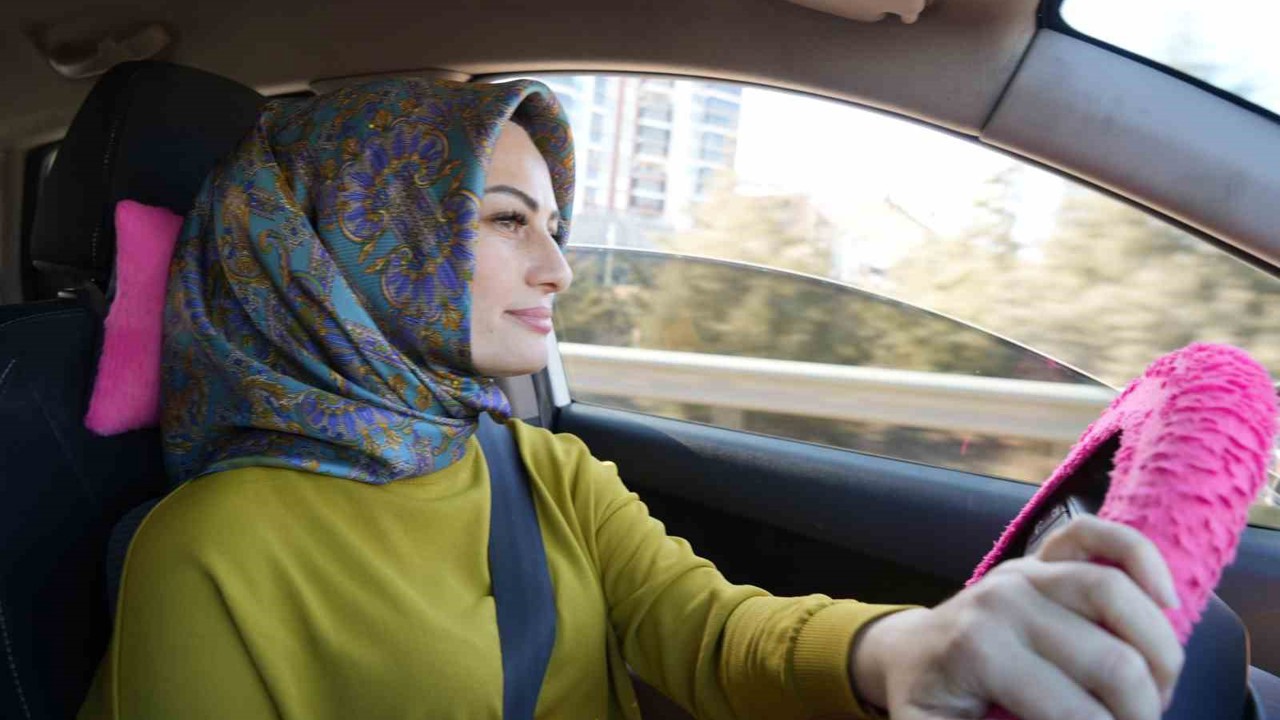 "Taksici abla" kadın yolcular için direksiyon başında
