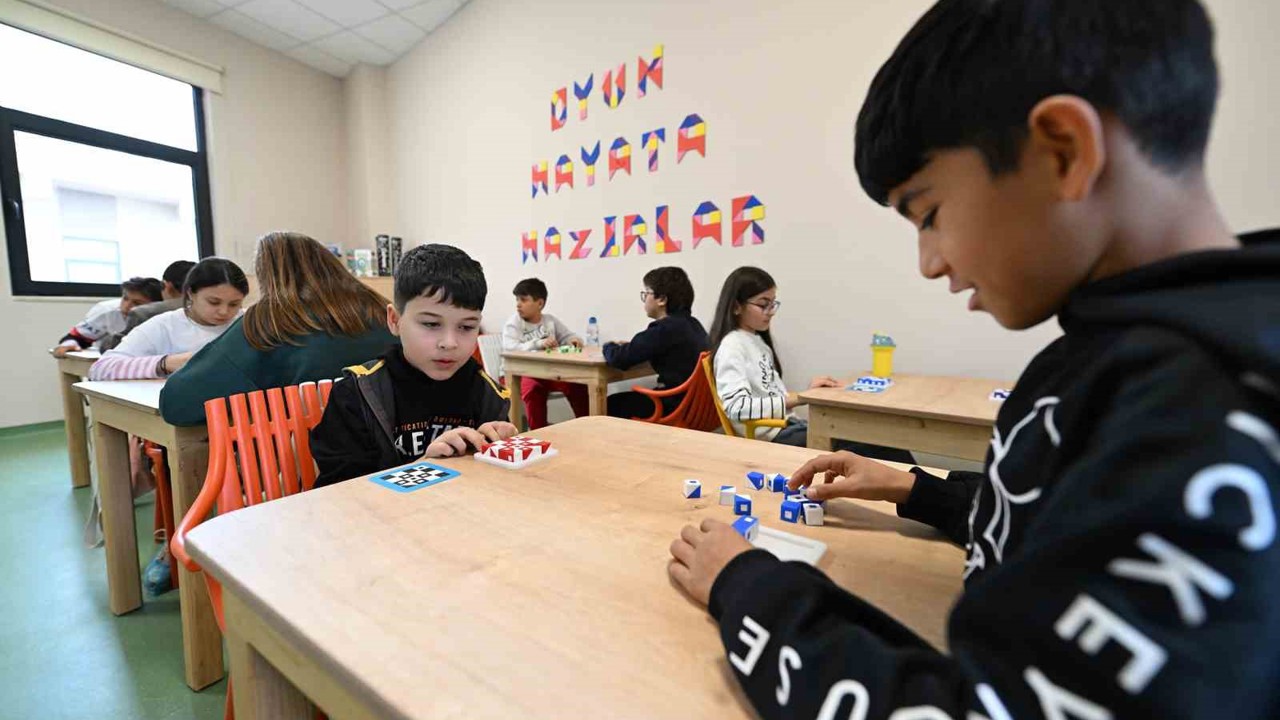 Mersin’de çocuklar hem öğreniyor hem sosyalleşiyor

