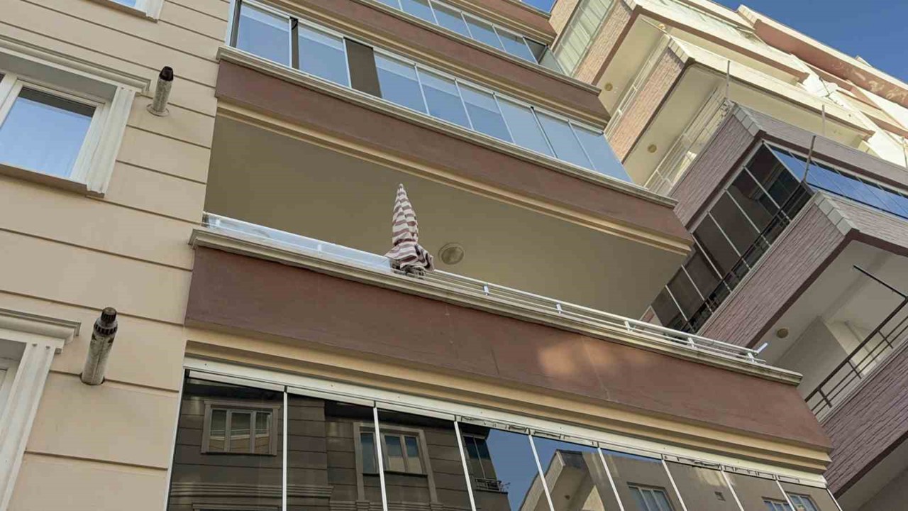 Balkondan düşen yaşlı kadın hayatını kaybetti
