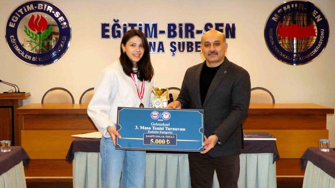 Eğitim-Bir-Sen’den ödüllü 2. Masa Tenisi Turnuvası: Adana’da raketler dostluk için sallandı
