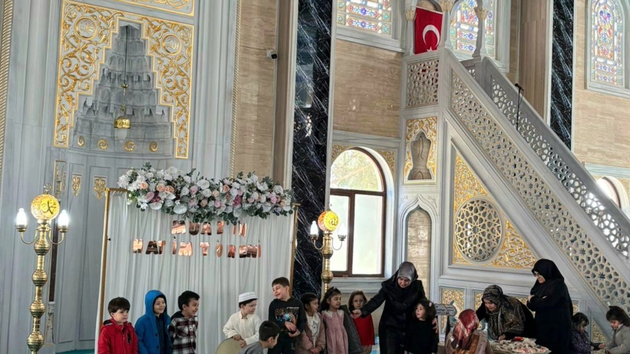 Aydın’da 4-6 yaş Kur’an kursu öğrencisi Yıldırım Kur’an-ı Kerim’i hatmetti
