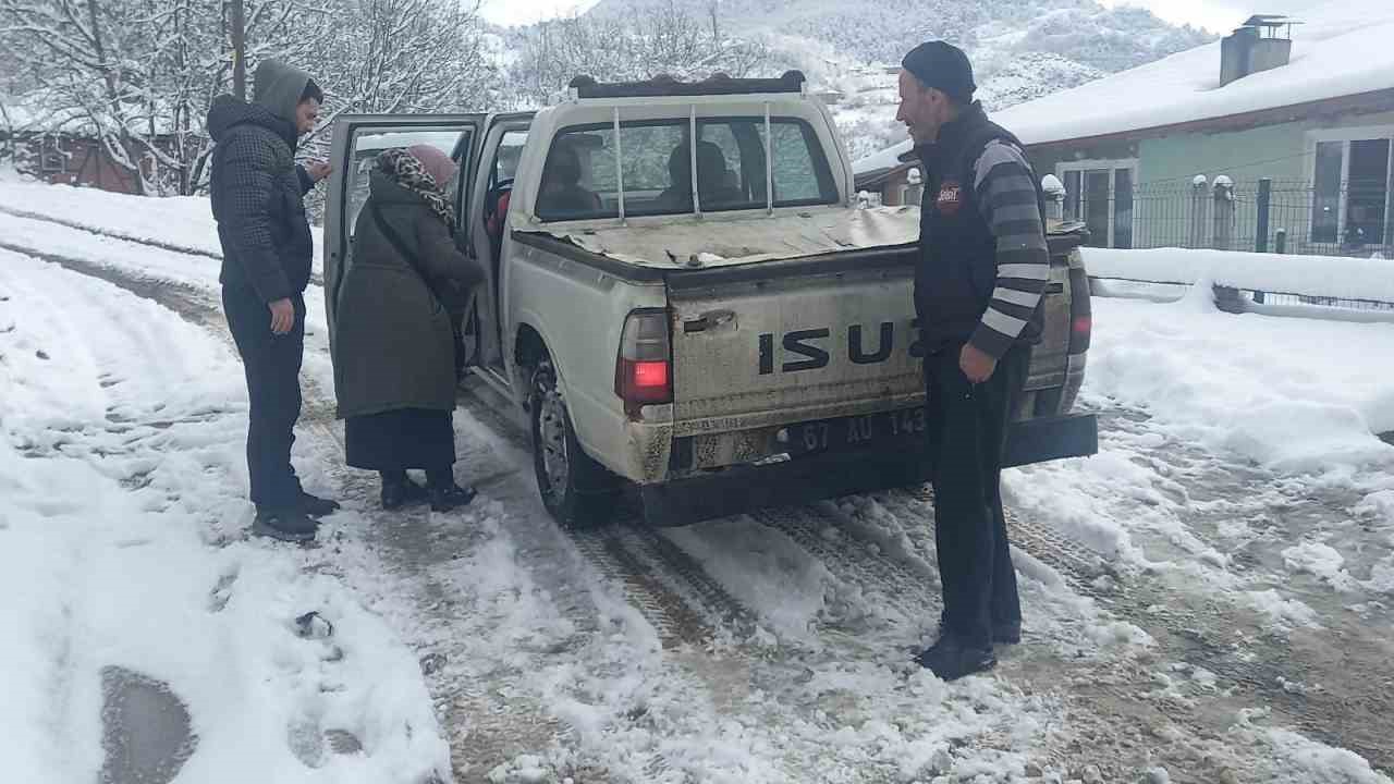 Kanser hastası kadına köy hizmetleri ekipleri yetişti
