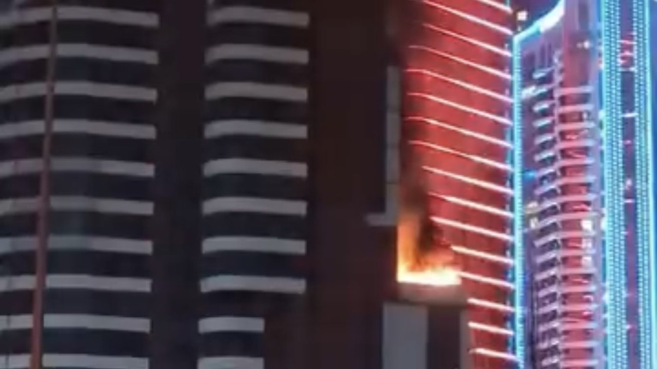 İzmir’de lüks yapıda yangın paniği
