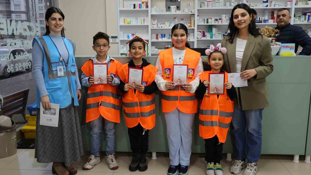 Yaşları küçük, yürekleri büyük
