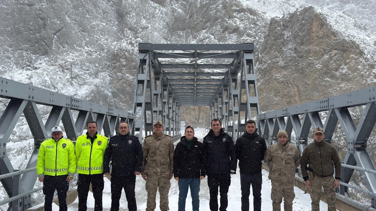 Kemaliye’de kar ve buzlanmaya karşı tedbirler artırıldı
