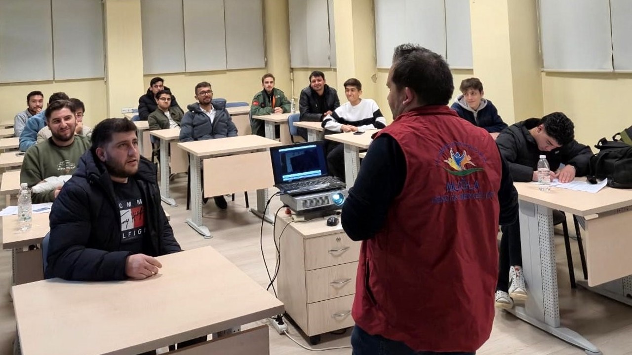 Gençlik ve Spor Bakanlığı’nın gençlik projeleri Menteşe’de öğrencilere anlatıldı
