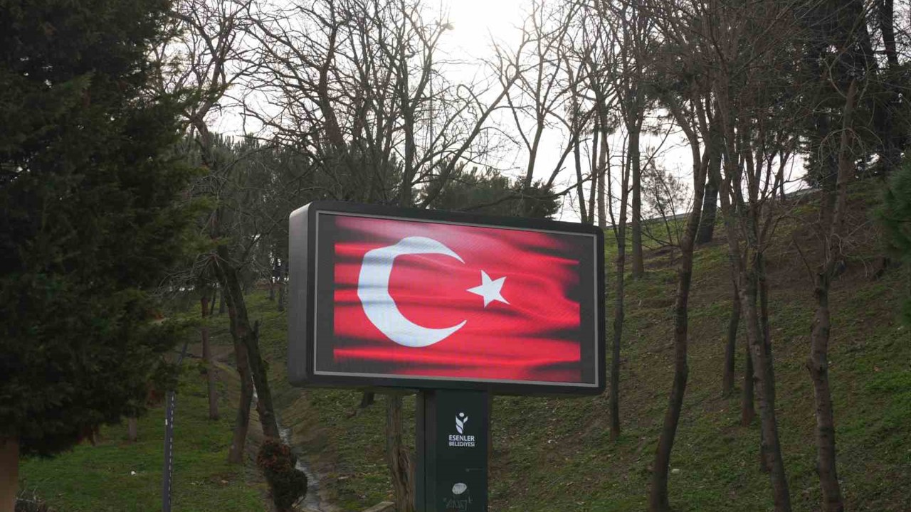 Esenler ay yıldızlı bayrağa büründü
