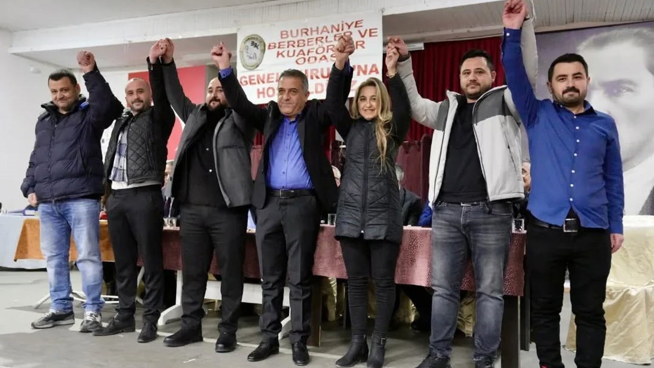 Burhaniye’ de Berberler ve Kuaförler Odası seçimi yapıldı
