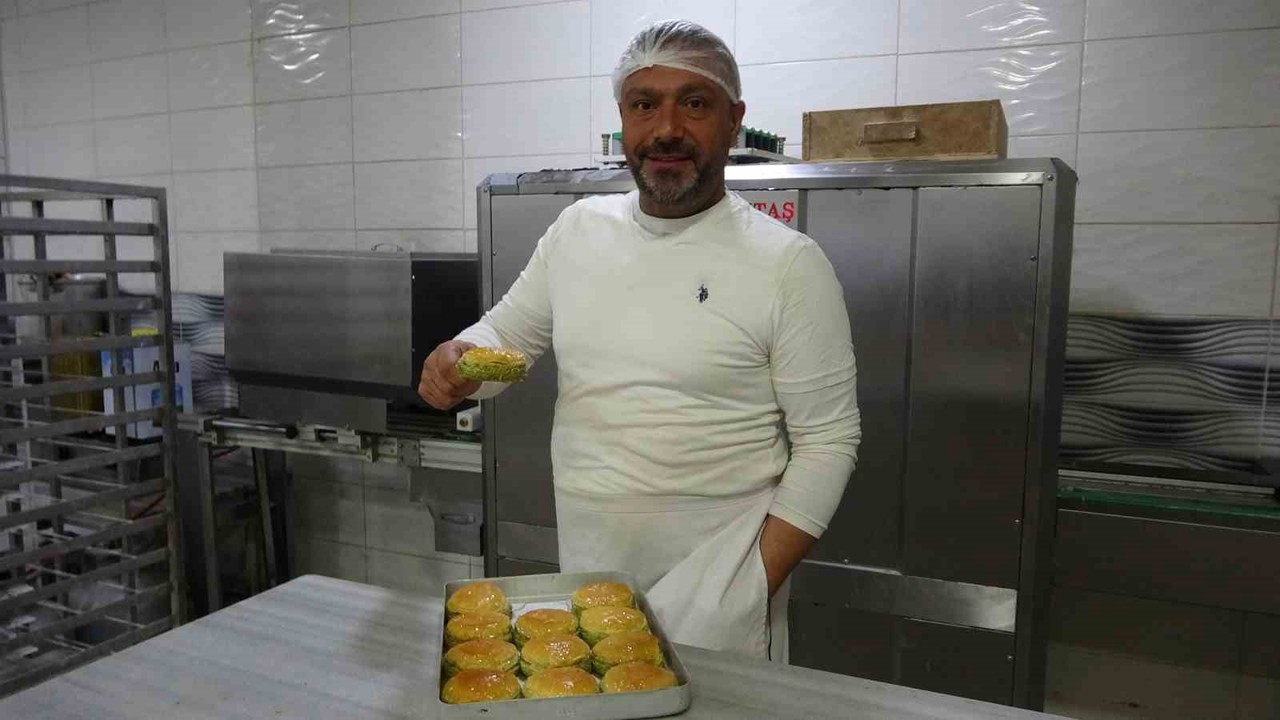 Kilis’te 37 yıllık ustadan ’burger tatlı’
