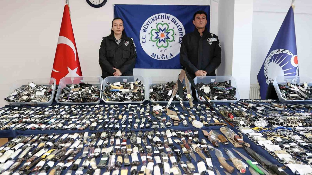Muğla otogarlarında bir yılda cephanelik gibi bıçak ve silah ele geçirildi
