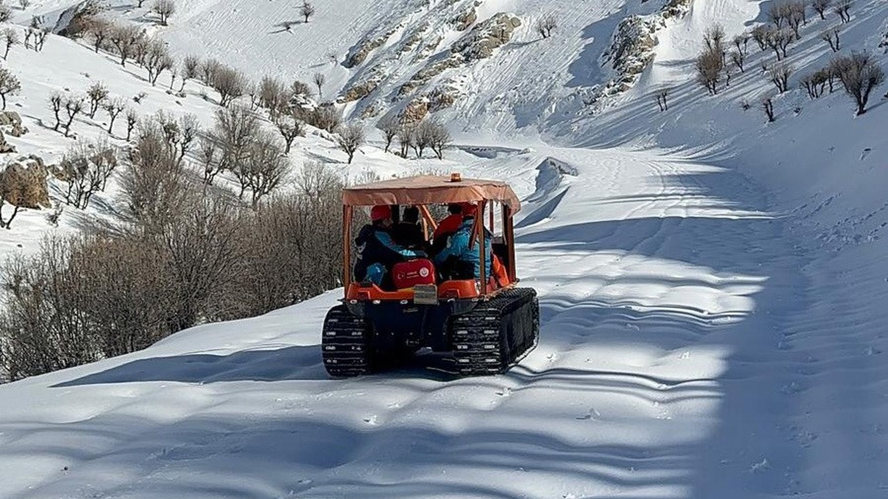 Nemrut Dağı eteklerinde hasta kurtarma operasyonu
