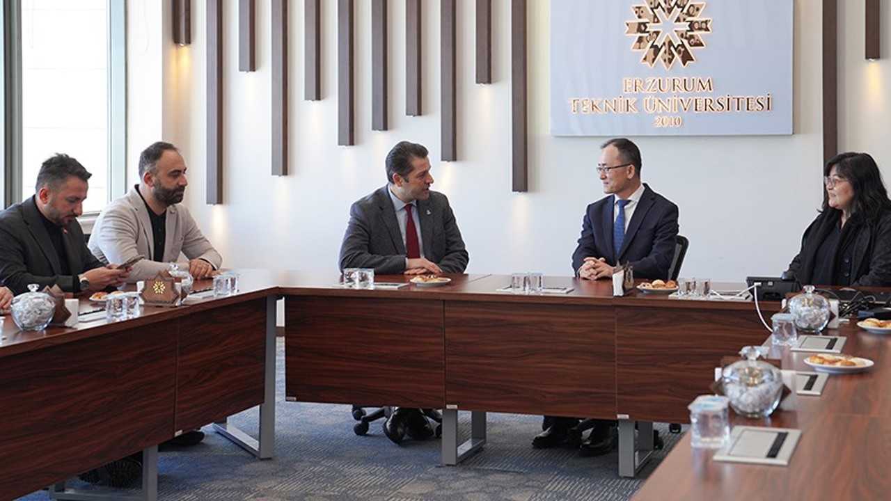 Çin Halk Cumhuriyeti Büyükelçisi Jiang Xuebin’den ETÜ’ye ziyaret
