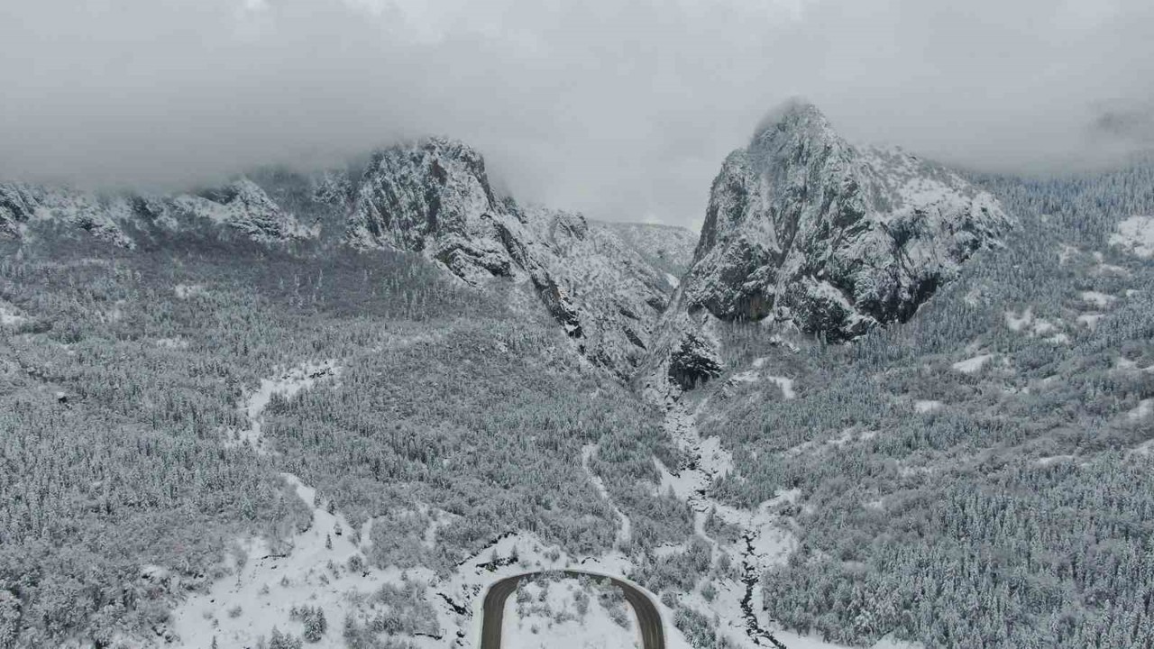 Ersizlerdere Tabiat Parkı’nda kar güzelliği
