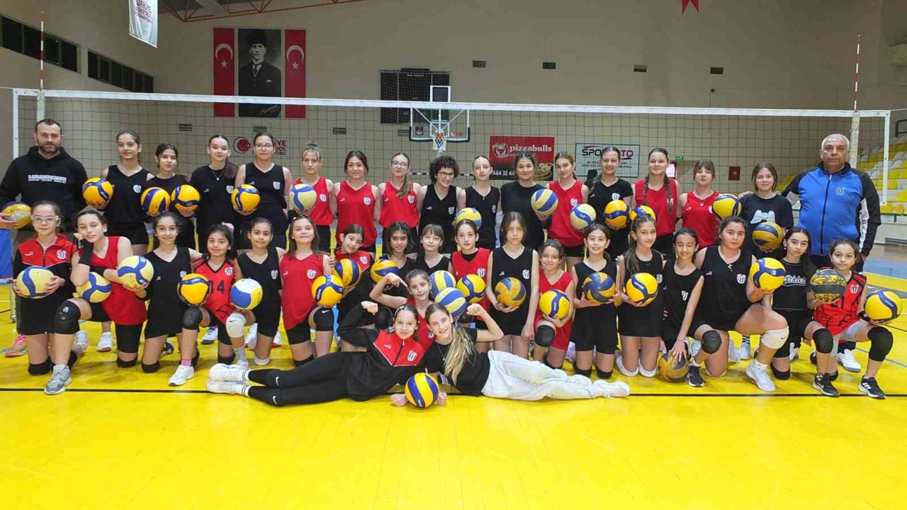 Balıkesir’de öğrenciler sömestr tatilini spor salonunda geçiriyor
