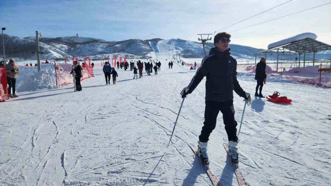 Munzur’un eteklerinde kayak sezonu başladı
