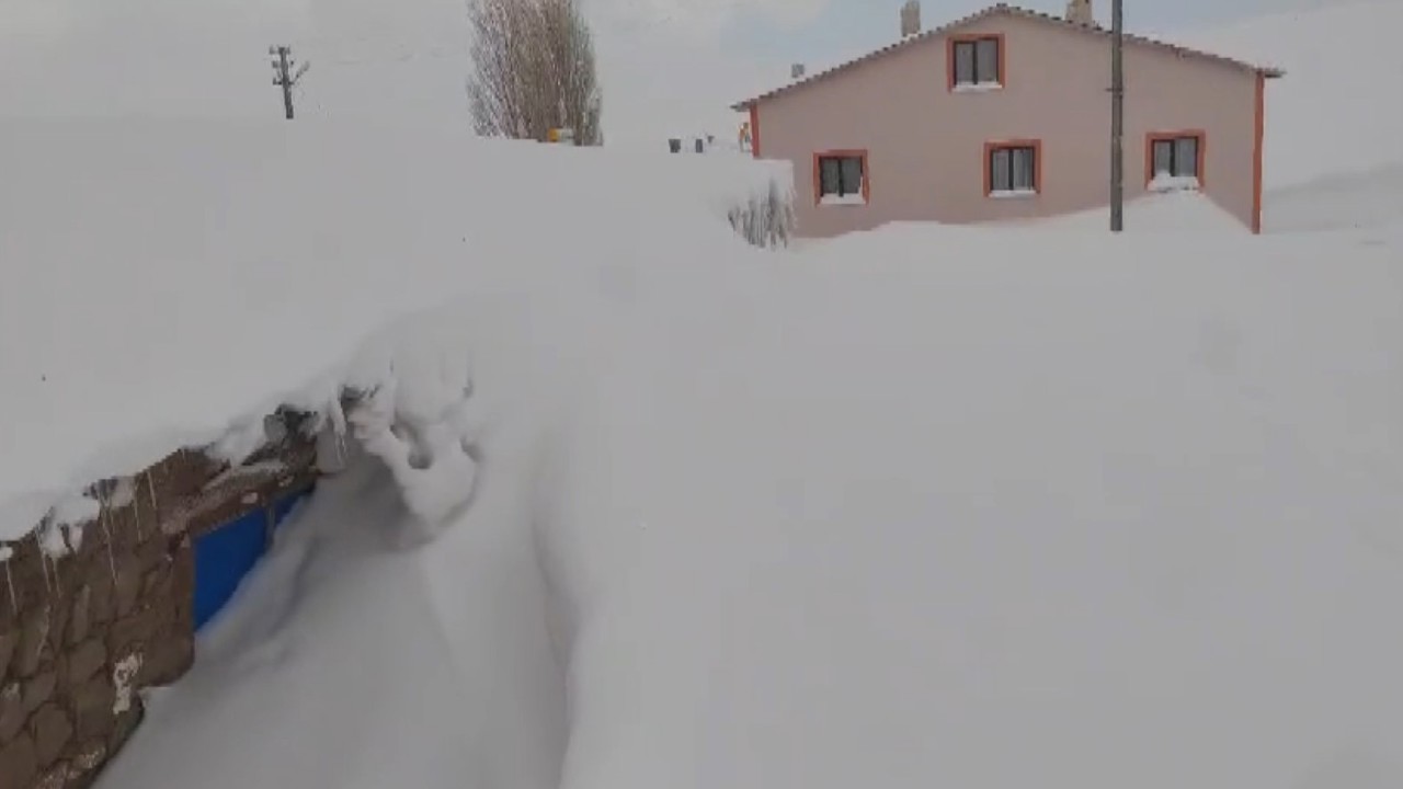 Ne Kamçatka, ne Alaska: Sivas’ta bina boyu kar yağdı
