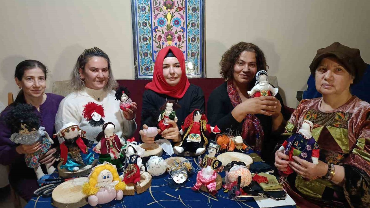 Geri dönüşümden sanata uzanan yolculuk: Bez bebekler yeniden hayat buldu
