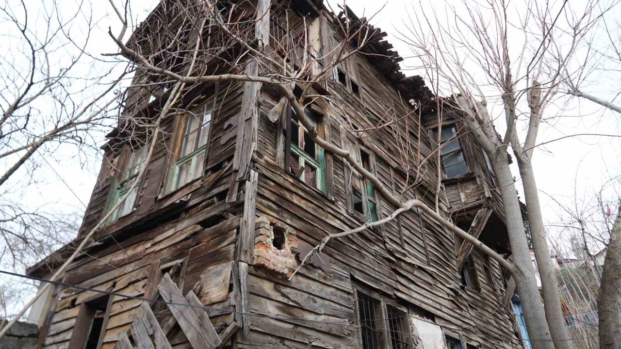 İzmit’in tarihe tanıklık eden evleri restorasyon bekliyor
