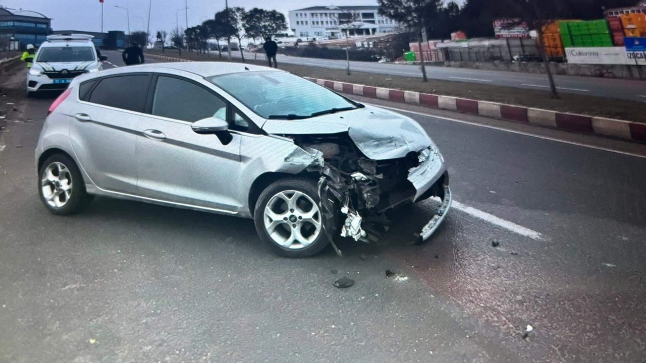 Bilecik’te direksiyon hakimiyetini kaybeden sürücü bariyere çarptı
