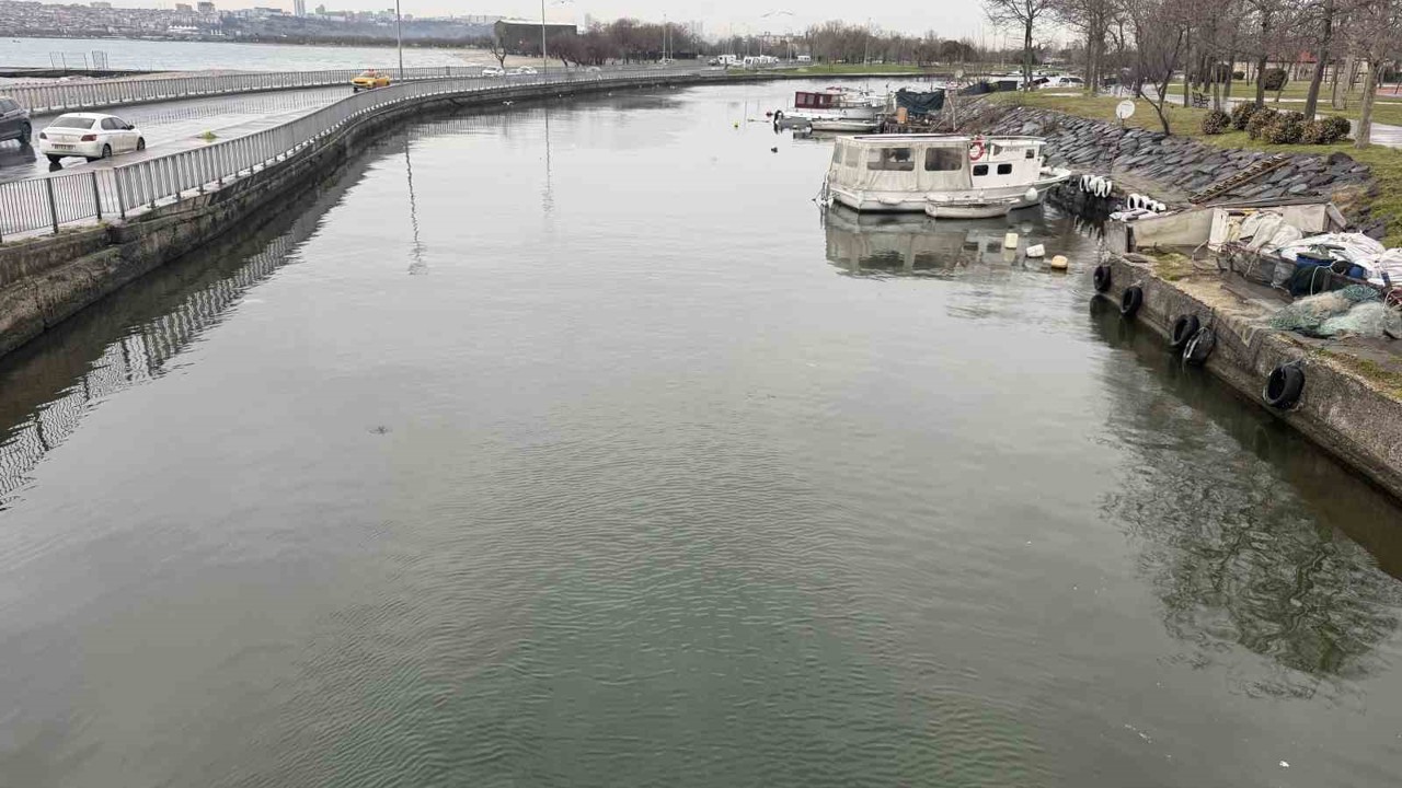 Menekşe sahilinde teknelerin geçiş sorunu balıkçıları canından bezdirdi: "İBB’ye başvurduk ama gelen giden yok"
