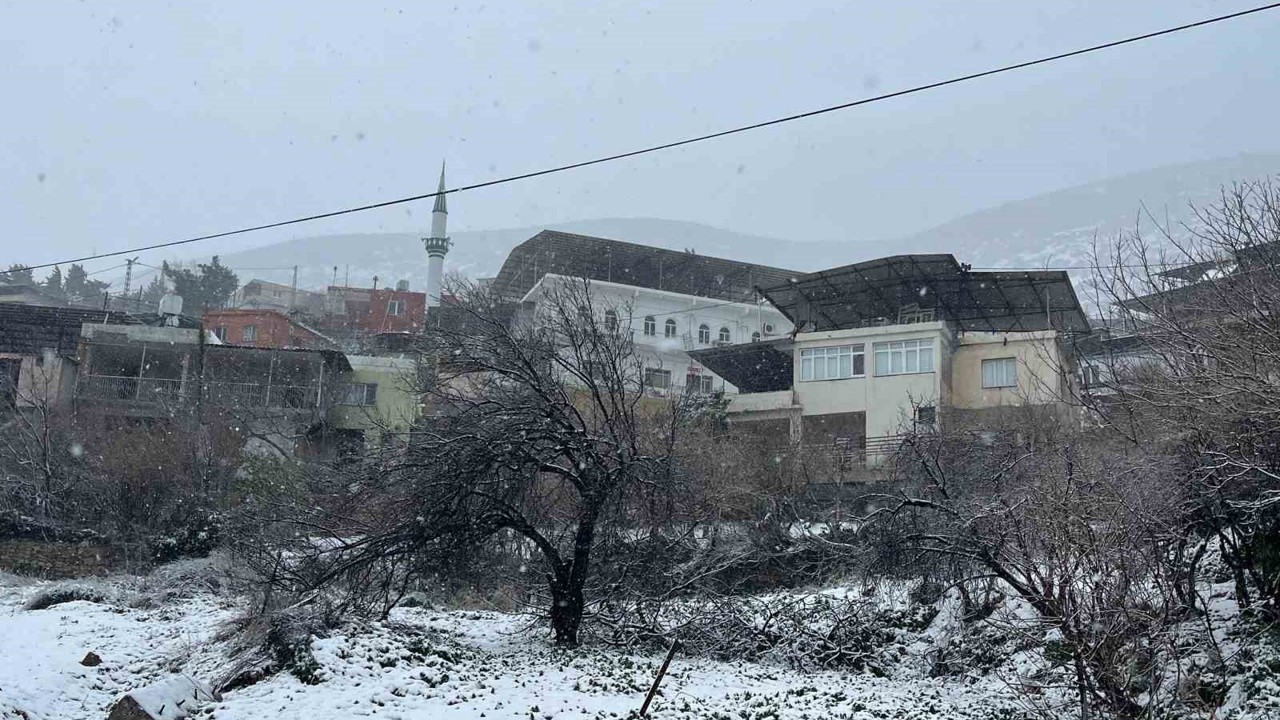 Hatay’da kar yağışı başladı
