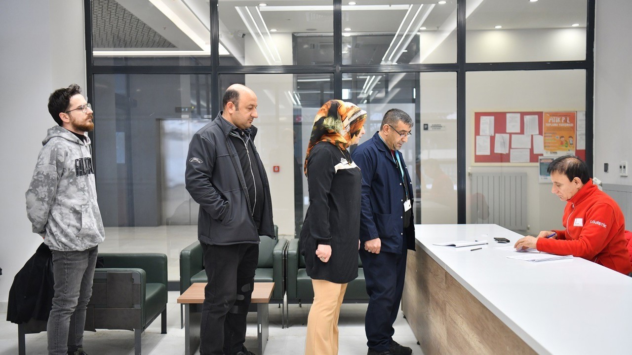 Yeşilyurt Belediyesi personelinden Kızılay’a anlamlı destek
