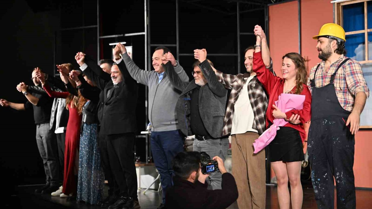 ‘Şiddetli geçimsizlik’ dünya prömiyerini Manisa’da yaptı
