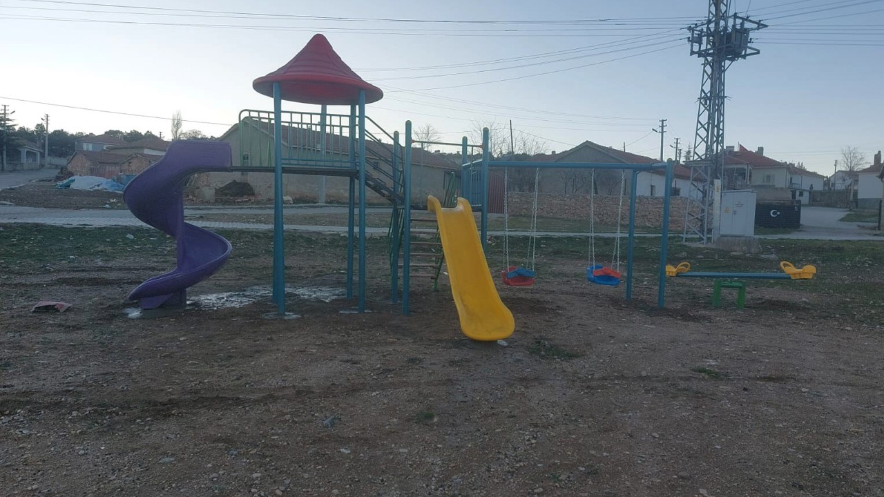 Çocukların okula oyun parkı talebi yerine getirildi
