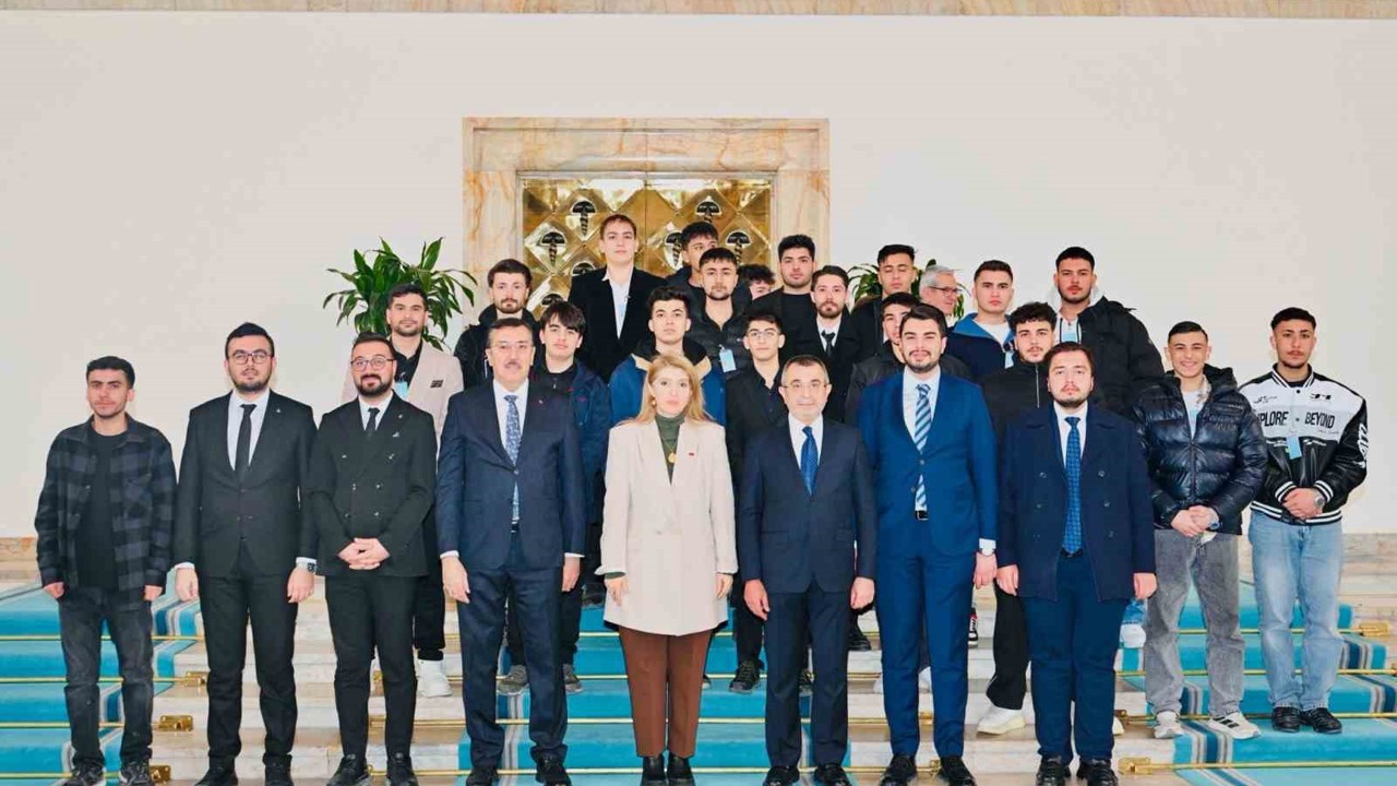 Ölmeztoprak: "Cumhurbaşkanımızın mesajları nettir, bayrağımıza uzanan kirli eller hesap verecek"
