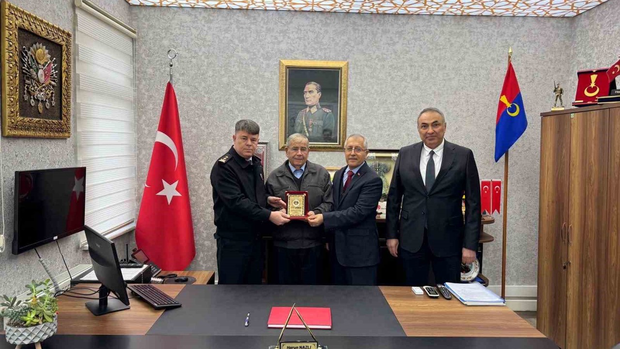 İnegöllü çiftçi 70 milyonluk mal varlığını jandarmaya bağışladı
