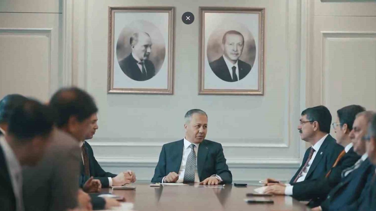 Bakan Yerlikaya, Ezidi toplum temsilcilerini kabul etti
