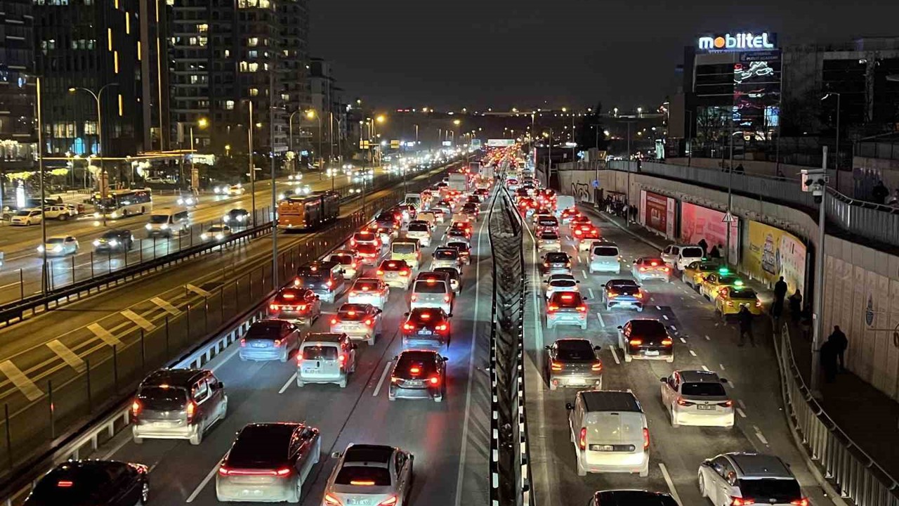 İstanbul’da trafik yoğunluğu yüzde 81’e çıktı
