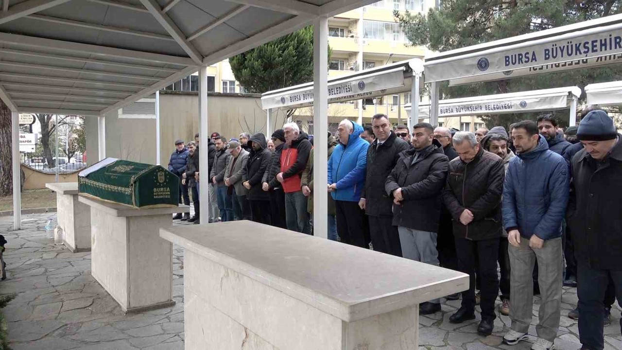 Yazar Ahmet Turan Alkan Bursa’da toprağa verildi
