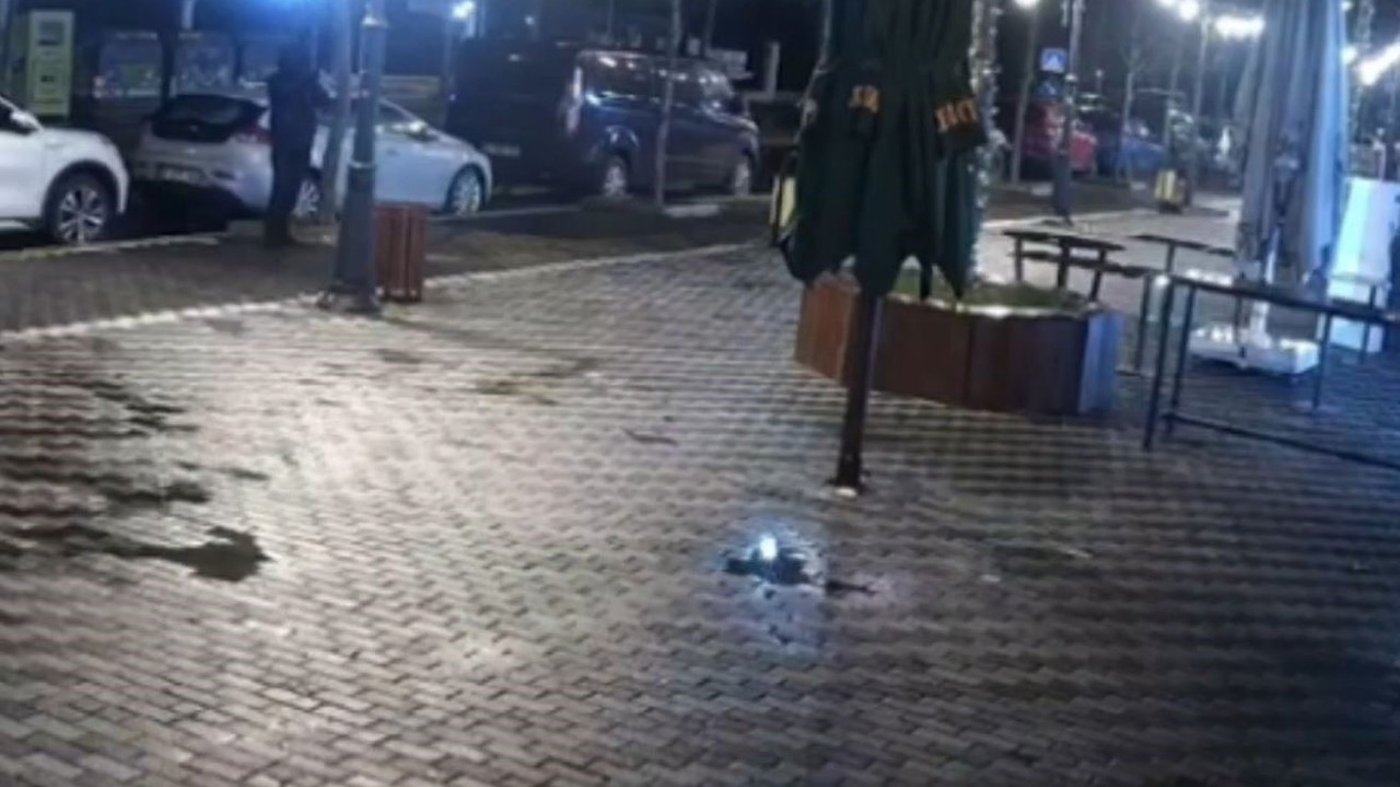 Beylikdüzü’nde iş yeri kurşunlama anı kamerada
